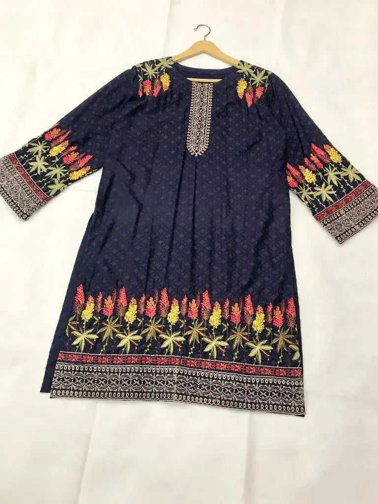 Stitched 3-Piece Printed Linen Suit with Embroidered Neckline – Floral Dupatta Ayesha Fashion Boutique