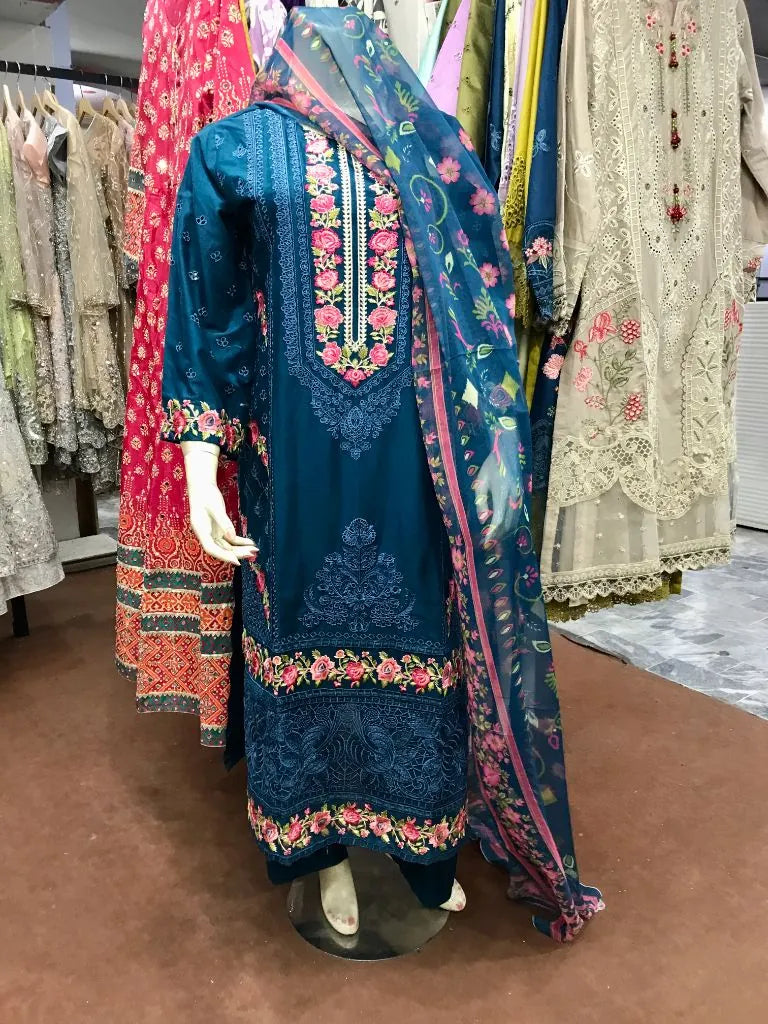 Luxury Embroidered Cotton Lawn 3-Piece Stitched Dress